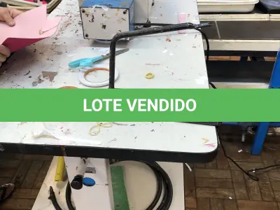 LOTE 241 - 4 mesas para máquinas