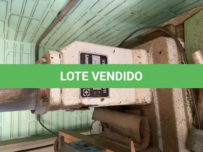 LOTE 468 - Furadeira de bancada e armario de com ferramentas