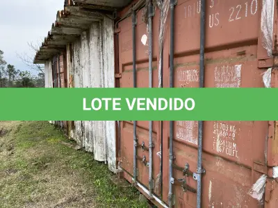 LOTE 073 - container metálico em mau estado com sucatas 20 pés