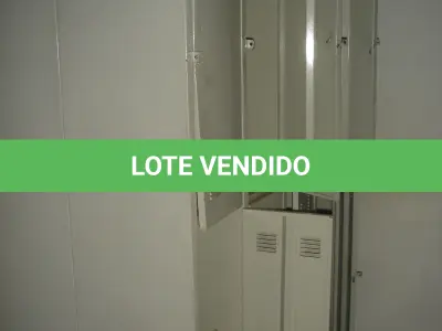 LOTE 067 - 2 armário de vestiário em mau estado