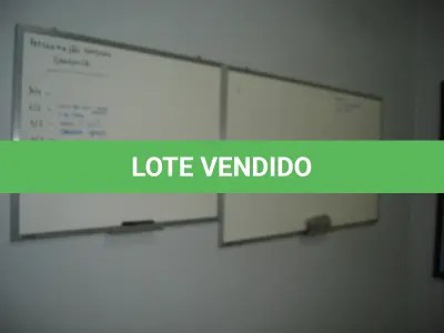 LOTE 020 - 2 quadros de escrever recados