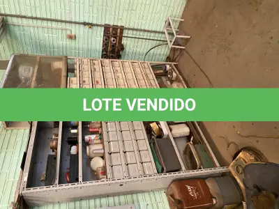 LOTE 450 - 2 prateleiras gaveteiro 