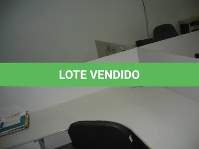 LOTE 015 - ilha de mesas com 4 estações de trabalho e 4 cadeiras 