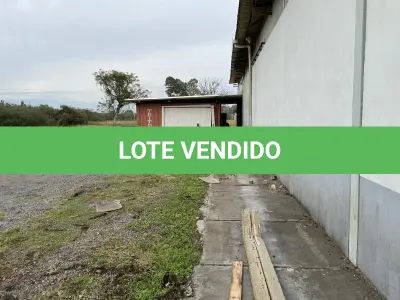 LOTE 073 - container metálico em mau estado com sucatas 20 pés
