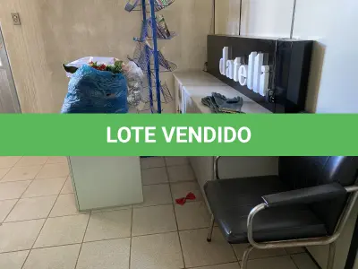 LOTE 506 - Cadeira e 2 balcões 