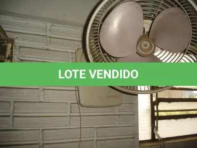 LOTE 050 - ventilador de parede de plástico