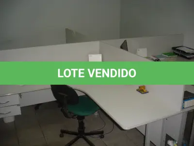 LOTE 015 - ilha de mesas com 4 estações de trabalho e 4 cadeiras 