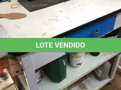 LOTE 265 - 4 mesas para máquinas, prateleira de metal, bancada inspeção, caixas metálicas  
