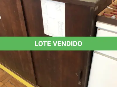 LOTE 270 - 2 mesas e 2 armários 