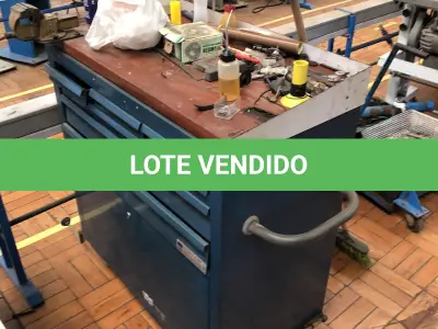 LOTE 392 - Carrinho de mecânico, caixa de fermentas, bancada e carrinho 