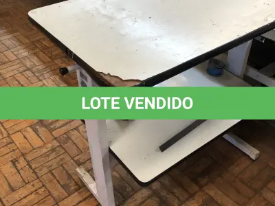 LOTE 224 - 4 mesas para máquinas