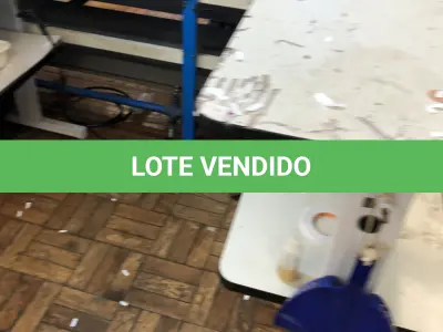 LOTE 241 - 4 mesas para máquinas