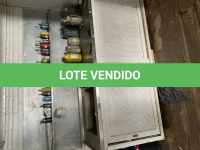 LOTE 443 - Balcão de lavagem, com coifa 