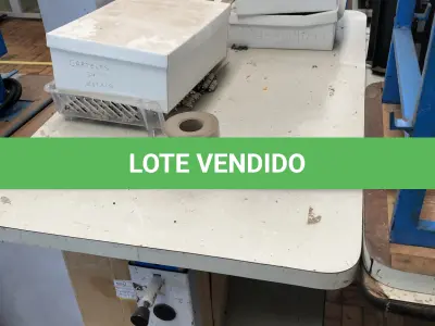 LOTE 379 - 2 mesas para máquinas
