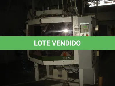 LOTE 032 - uma maquina de enfardar Indumak MK30