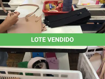 LOTE 243 - 3 mesas para máquinas 