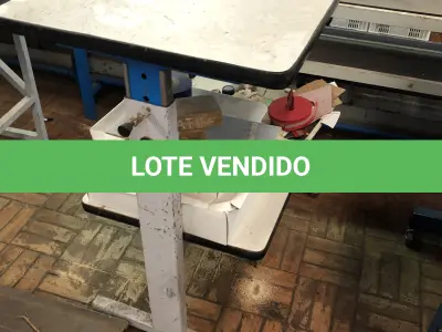 LOTE 334 - Mesa para máquina