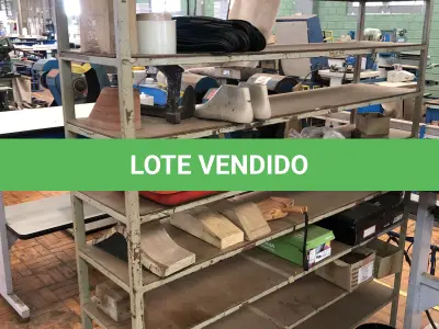 LOTE 265 - 4 mesas para máquinas, prateleira de metal, bancada inspeção, caixas metálicas  