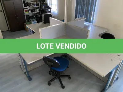 LOTE 512 - Conjujnto de 4 mesas e 2 cadeiras 
