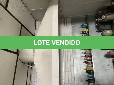 LOTE 443 - Balcão de lavagem, com coifa 