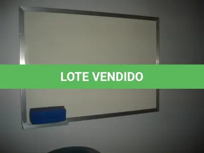 LOTE 024 - Quadro branco