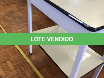 LOTE 250 - Bancada de trabalho e mesa para máquina