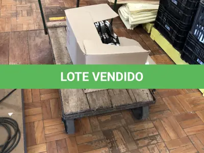 LOTE 344 - 4 carrinhos 
