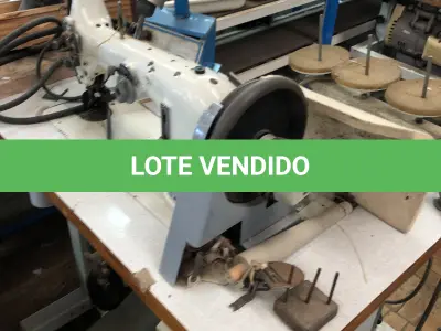 LOTE 330 - Máquina de costura