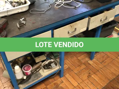 LOTE 392 - Carrinho de mecânico, caixa de fermentas, bancada e carrinho 