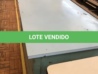 LOTE 224 - 4 mesas para máquinas