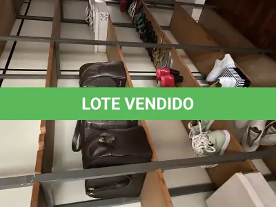 LOTE 519 - Lote de prateleiras para loja, mesa e enfeite 