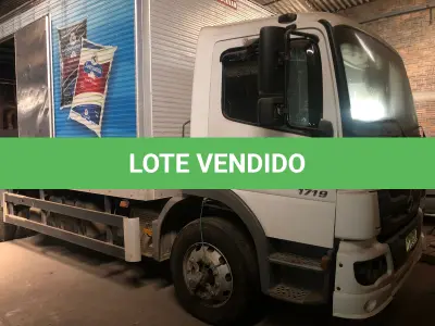 LOTE 047 - Caminhão Mercedes Atego 1719 ano 2012, pl ITY6474 cor branca com baú de metálico