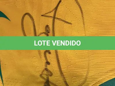 LOTE 001 - CAMPANHA DE DOAÇÃO - LEILÃO DE CAMISA DO JOGADOR TIAGO SILVA DA SELEÇÃO BRASILEIRA AUTOGRAFADA POR TODOS OS JOGADORES - CAMISA COM O LEILOEIRO A DISPOSIÇÃO PARA VISITAÇÃO - AJUDAR ESSA NOBRE CAUSA NÃO TEM PREÇO - PARA CADASTRO RÁPIDO CONTATE O LEILOEIRO 51.991165051