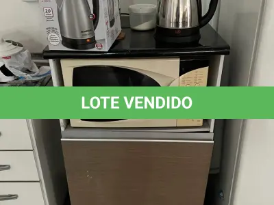 LOTE 023 - movel nicho para o micro ondas
