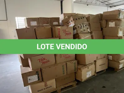 LOTE 005 - lote de sapatos diversos modelos em 6 palets em caixas, aprox. 2300 pares