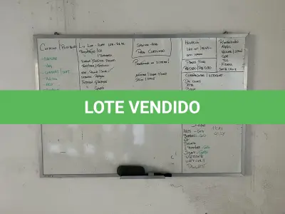 LOTE 003 - quadro branco para avisos