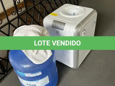 LOTE 030 - bebedor de colocar bambona Eletrolux