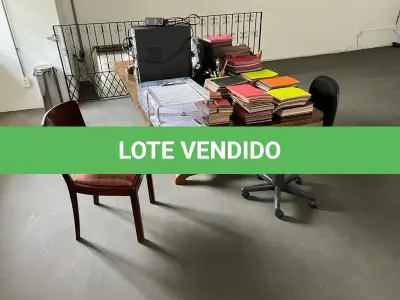 LOTE 028 - cadeira estofada giratoria