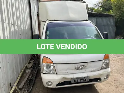LOTE 095 - veiculo Hyundai HR placas IOZ 2943 08/09 cor branca com caçamba fechada