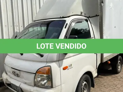 LOTE 095 - veiculo Hyundai HR placas IOZ 2943 08/09 cor branca com caçamba fechada