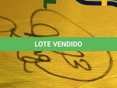 LOTE 001 - CAMPANHA DE DOAÇÃO - LEILÃO DE CAMISA DO JOGADOR TIAGO SILVA DA SELEÇÃO BRASILEIRA AUTOGRAFADA POR TODOS OS JOGADORES - CAMISA COM O LEILOEIRO A DISPOSIÇÃO PARA VISITAÇÃO - AJUDAR ESSA NOBRE CAUSA NÃO TEM PREÇO - PARA CADASTRO RÁPIDO CONTATE O LEILOEIRO 51.991165051