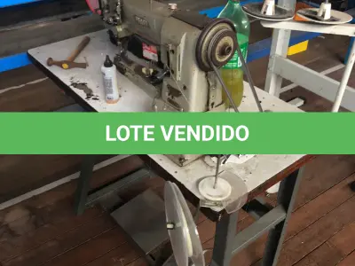 LOTE 180 - Máquina de costura