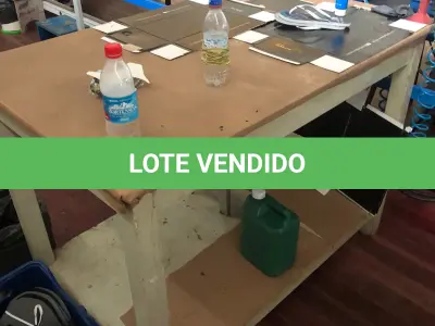 LOTE 139 - Mesa branca