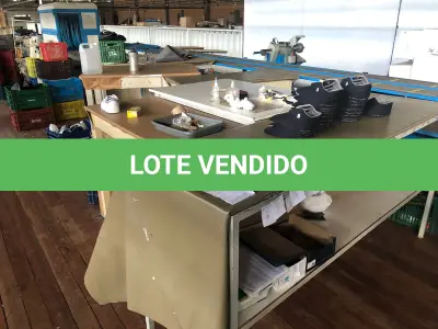 LOTE 194 - Lote com 5 mesas