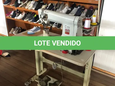 LOTE 207 - Máquina de costura