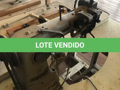 LOTE 228 - Máquina de costura mal estado