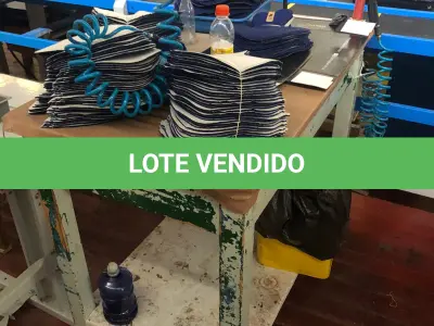 LOTE 136 - Mesa branca