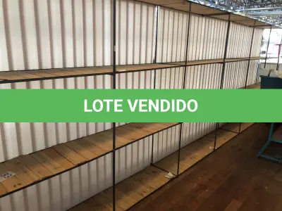 LOTE 244 - Lote de prateleira de metal