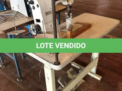 LOTE 218 - Máquina de costura