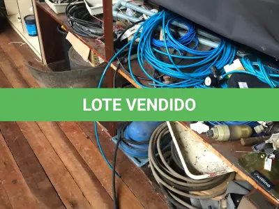 LOTE 152 - Balcão de madeira